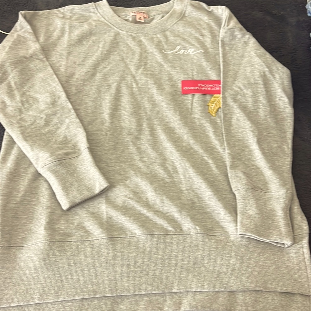 Gray long sleeve shirt